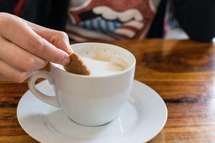 咖啡杯喝